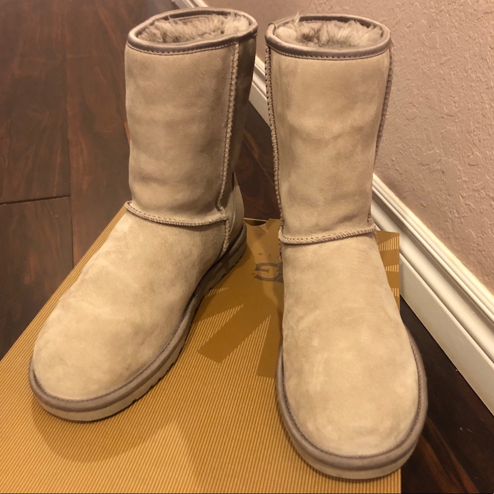 UGG Classic Short Crystal Bow Boots Size 9
